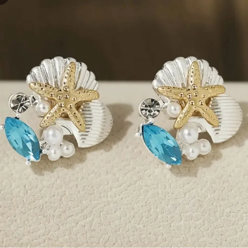 💙 Betsey Johnson Stunning Sparkling Seashell Earrings💙